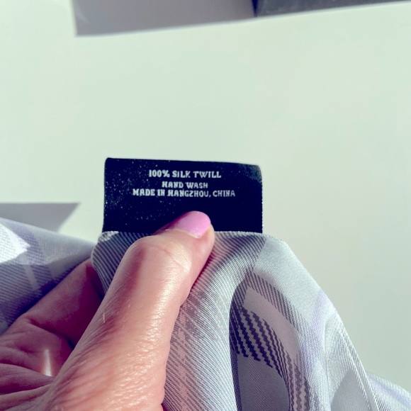 HIGHLAND FLORALS SILK SCARF, Classic Grey - Picture 5 of 7